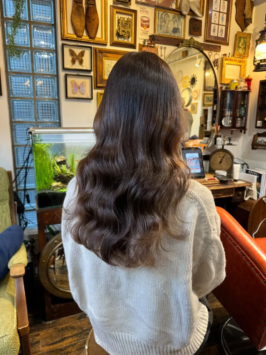 ロング カラー 透明感カラー 飯田 実歩(じっぽ)のヘアスタイル