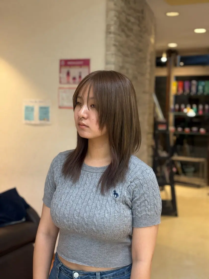 ミディアム カラー ブリーチ 透明感カラー ブリーチなしカラー 川端 萌那のヘアスタイル