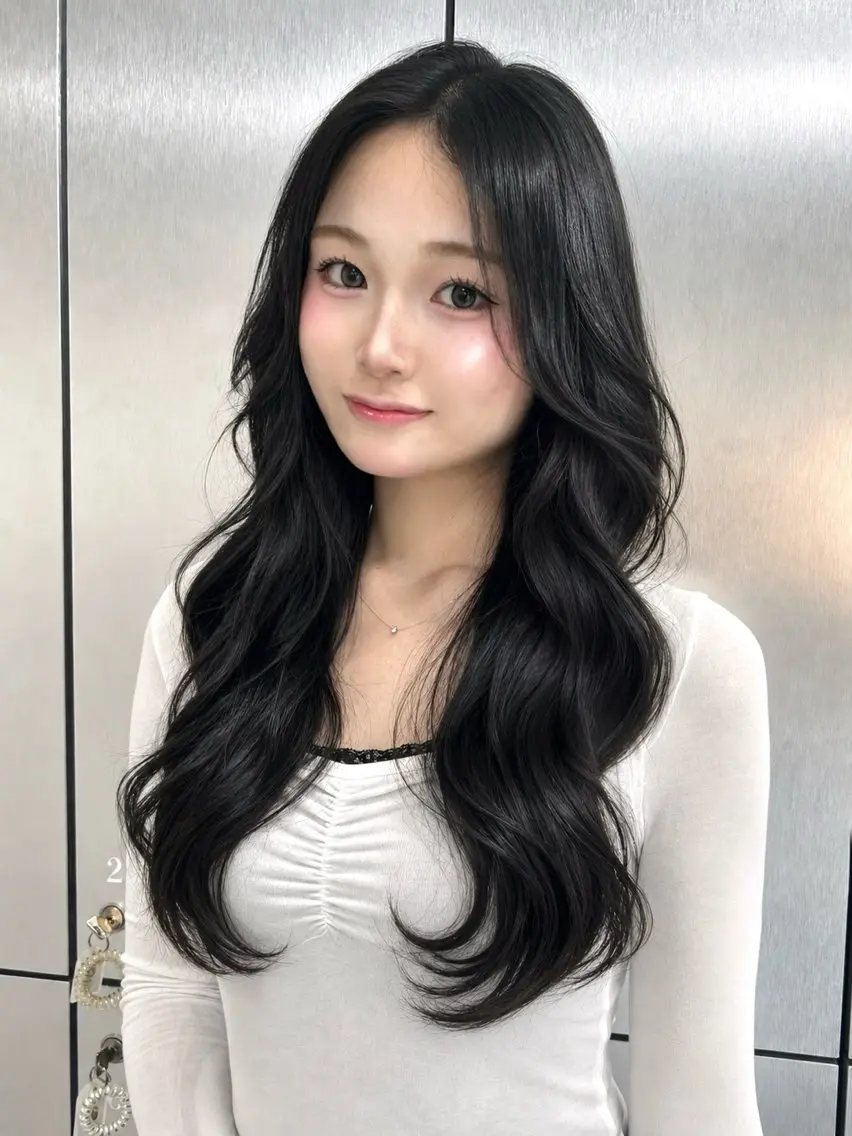 ロング トリートメント 【 ViVIE 】 トモ／透明感カラーのヘアスタイル