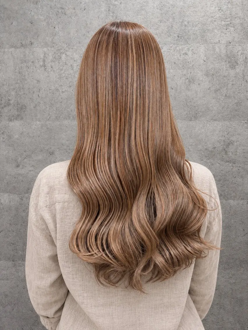 ロング ハイライト 🤍HIKARI🤍 ハイライトのヘアスタイル