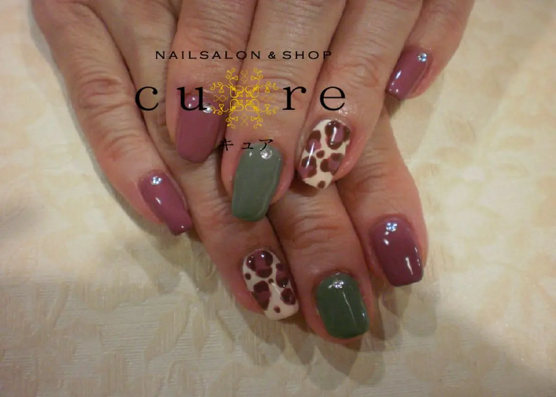 ミディアム ネイル ハンドネイル ネイルサロン Cureのネイルデザイン