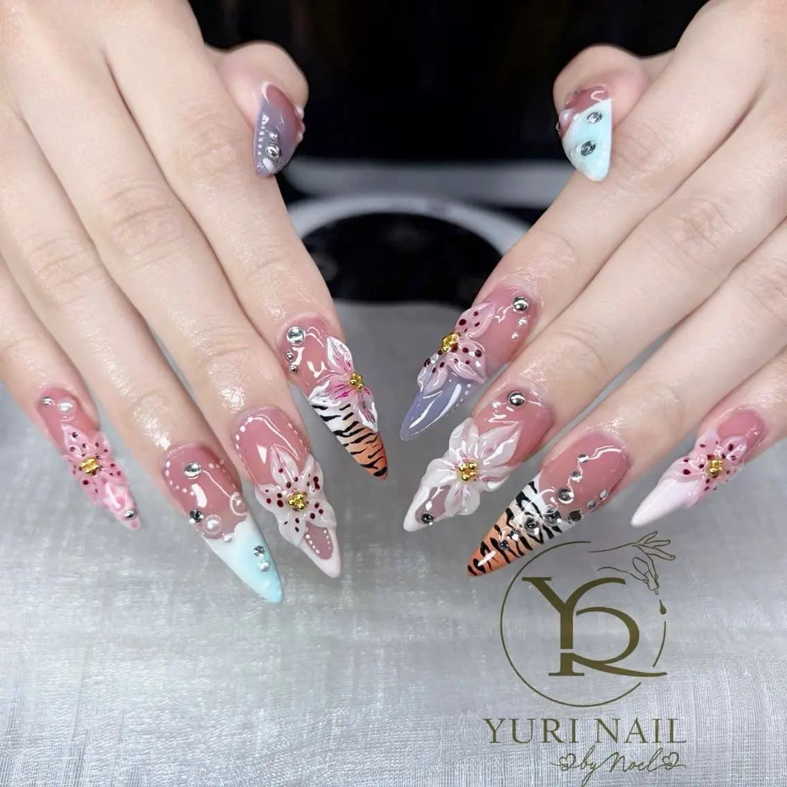 ネイル チークネイル フットネイル フレンチネイル グラデーション キラキラネイル ハンドネイル フットネイル ハンドケア YURI Nail Funabashiのネイルデザイン