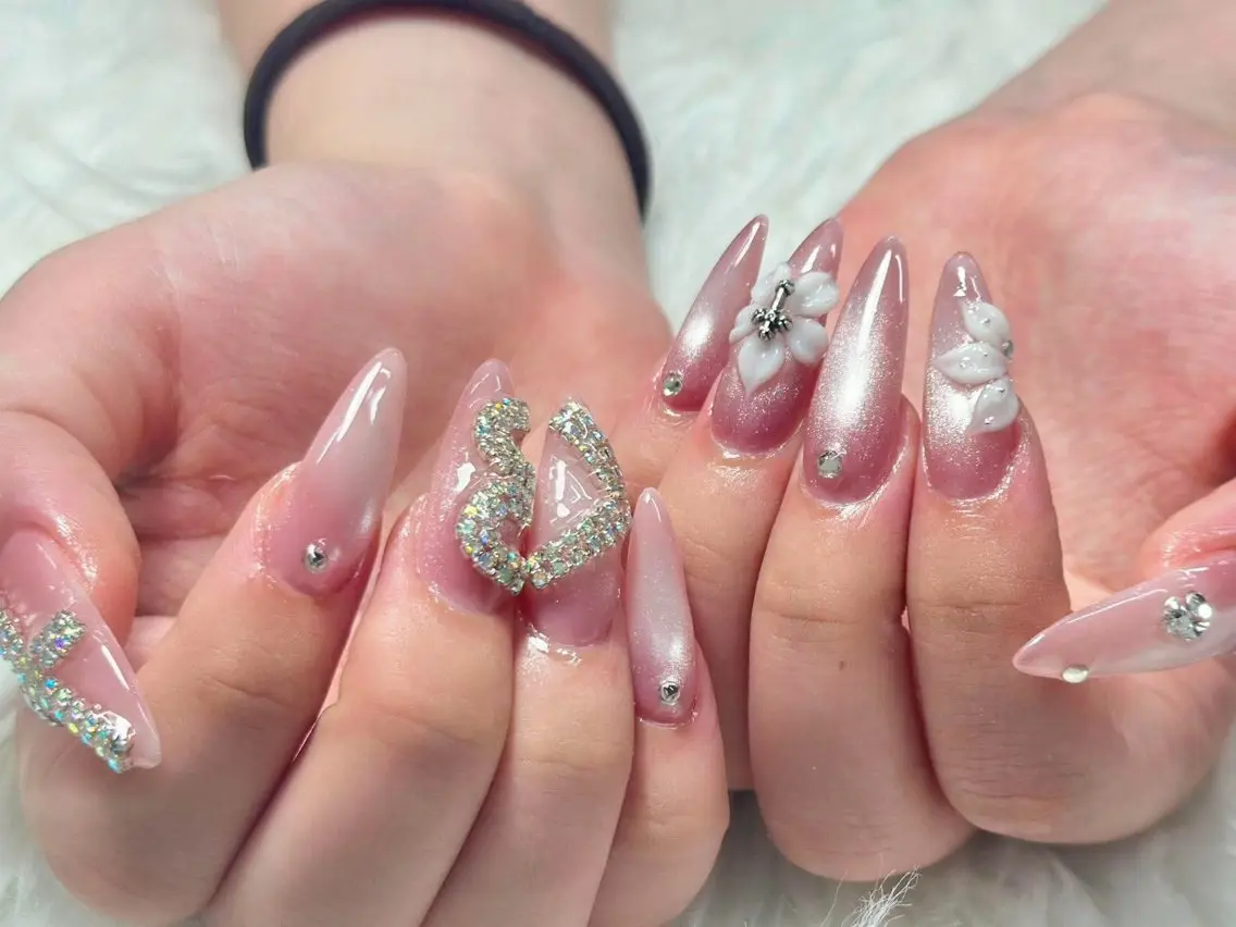 ネイル AURA NAIL🎀💅のネイルデザイン