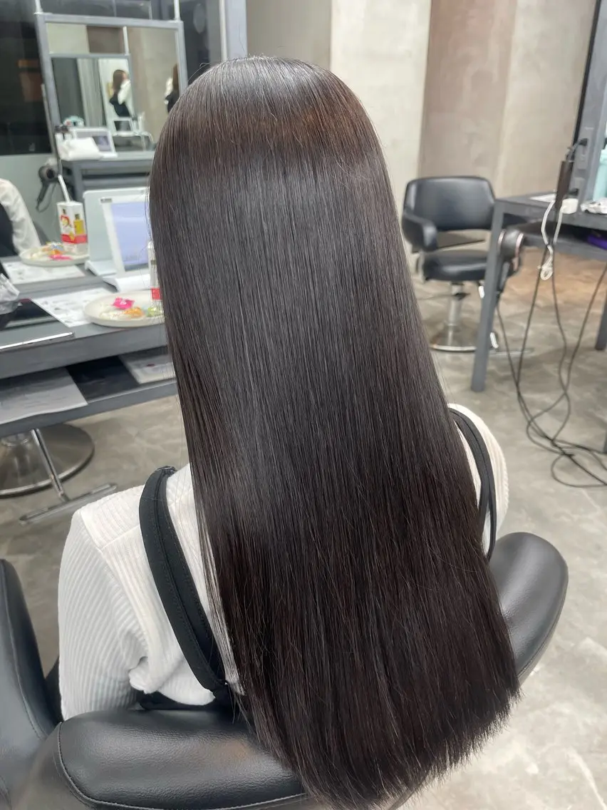 セミロング 縮毛矯正 縮毛矯正🐼暖色 根本侑季のヘアスタイル