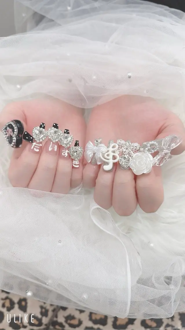 ネイル アートネイル オーロラネイル ボルドー チークネイル フレンチネイル ハンドネイル Sakura Nail Salonのネイルデザイン