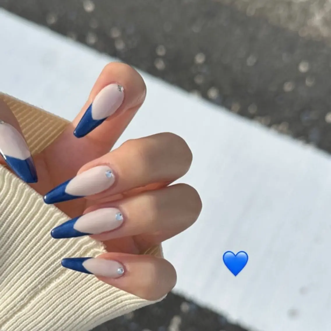 ネイル ブルー フレンチネイル ハンドネイル WOLTOKYO渋谷 yunaのネイルデザイン