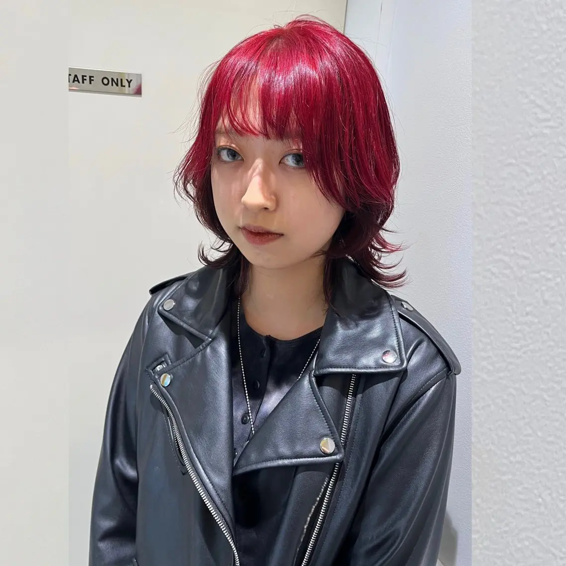 ミディアム カラー ブリーチ ウルフカット ウルフカット ハッシュカット/七海のヘアスタイル