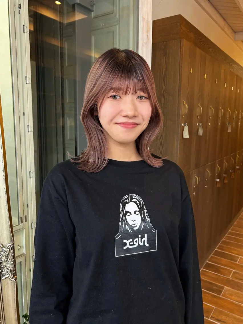 ミディアム カット 西 優衣奈のヘアスタイル