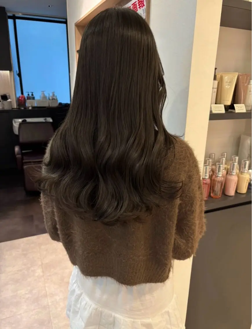 セミロング 髪質改善 ヘアカラー トリートメント モテ髪🫧赤み消し カラー表参道きょうこのヘアスタイル