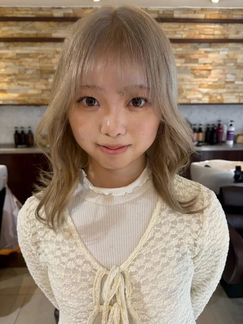 ミディアム カラー ベージュカラー ブリーチ ホワイトベージュ ヘアカラー ベージュ/ Yunaのヘアスタイル