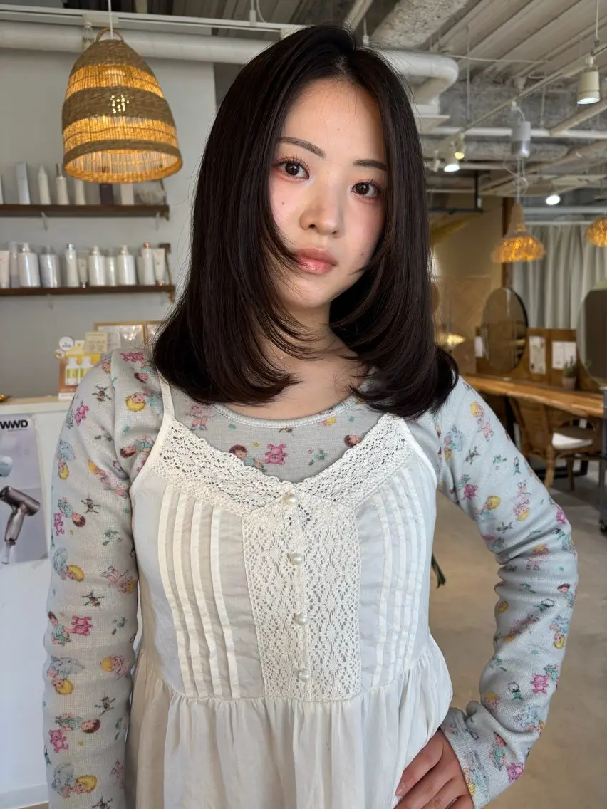 ミディアム カット ヘアカラー 髙野 未衣菜のヘアスタイル