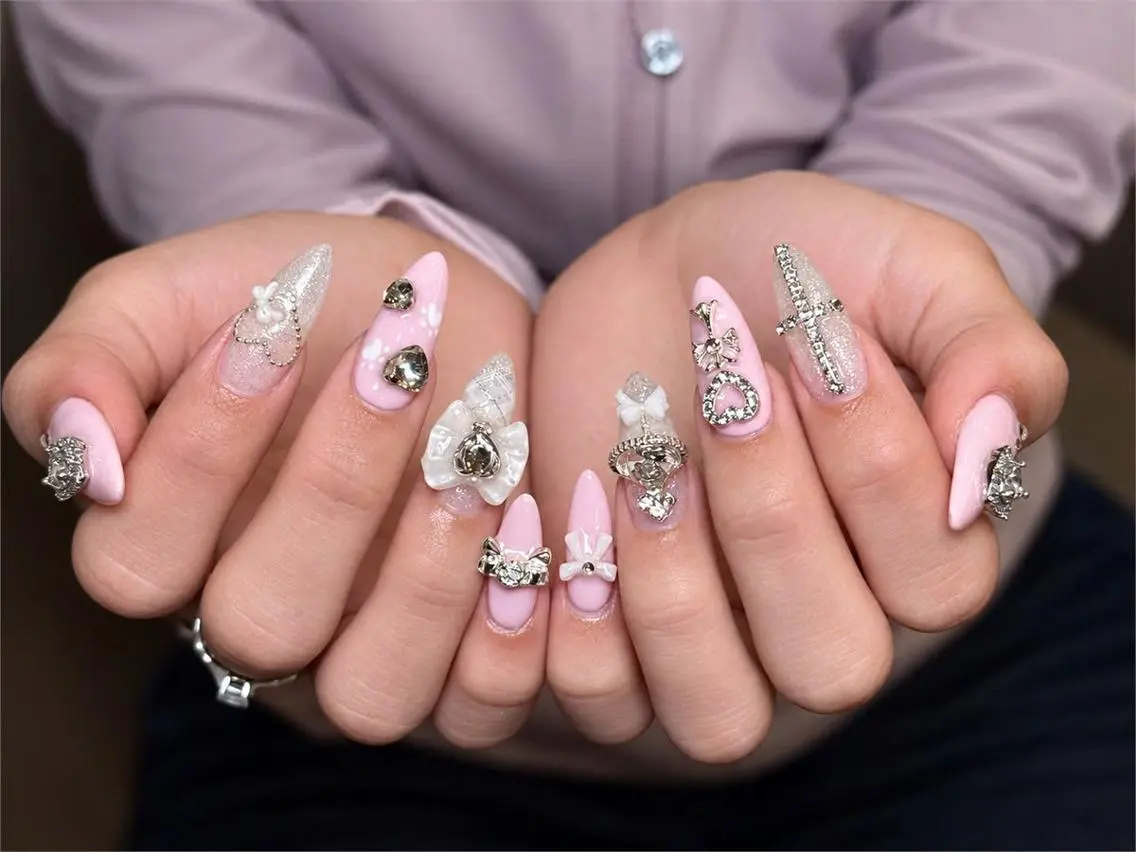 ネイル オーロラネイル ブルー チークネイル 長さ出し フットネイル ハンドネイル NAILS168 池袋西口駅前店のネイルデザイン
