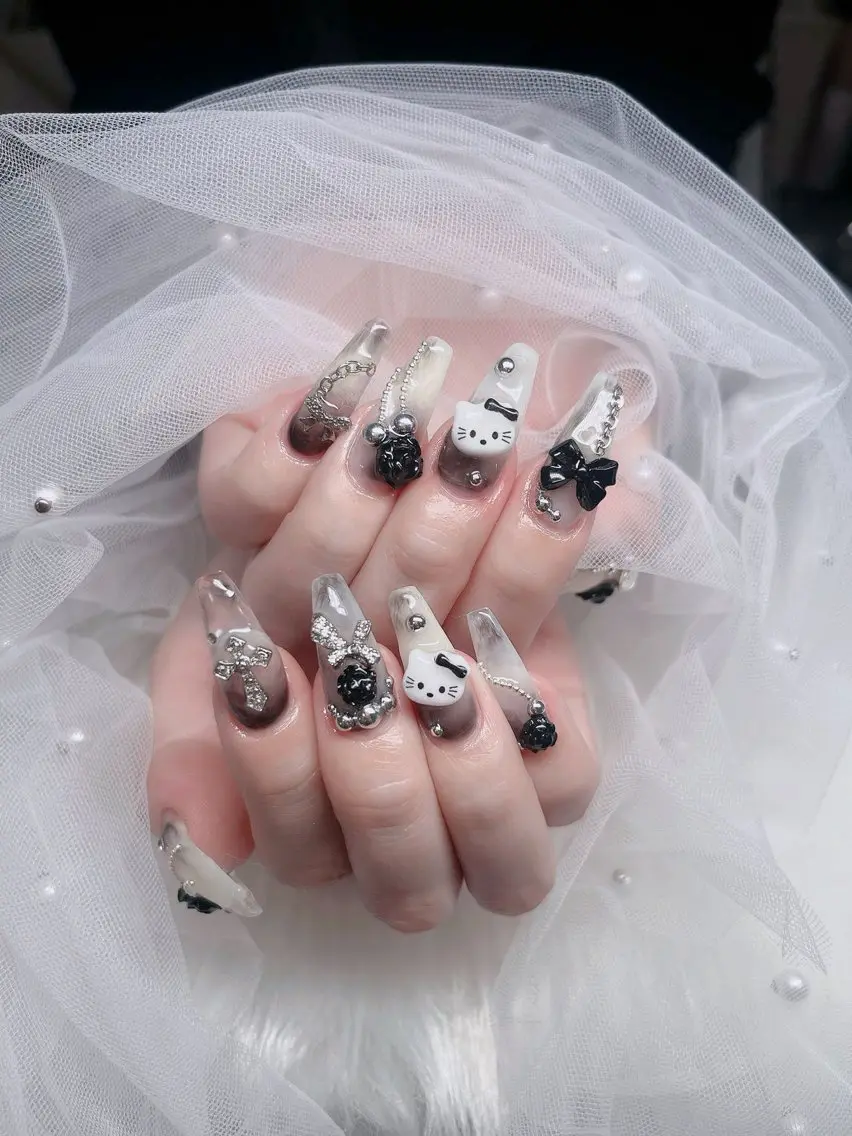 ネイル オーロラネイル フレンチネイル ジェルネイル ハロウィン キラキラネイル ハンドネイル H.baby Nail Salonのネイルデザイン