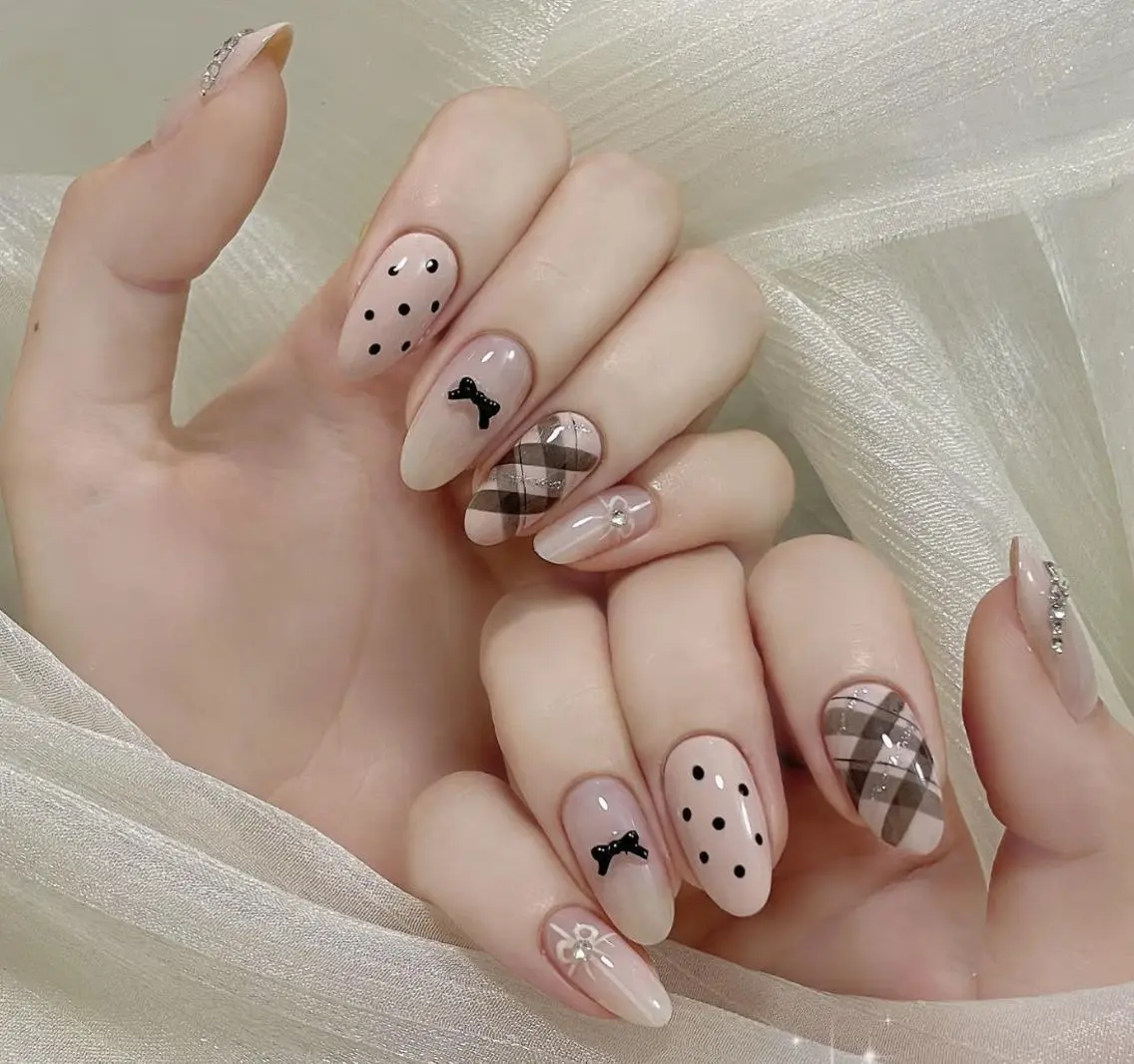 ネイル ハンドネイル 🎀 Ayaka_nailのネイルデザイン