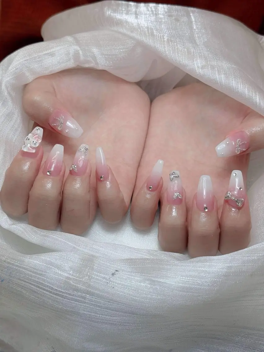 ネイル アートネイル オーロラネイル チークネイル 長さ出し フットネイル Anh Nail 歌舞伎町のネイルデザイン