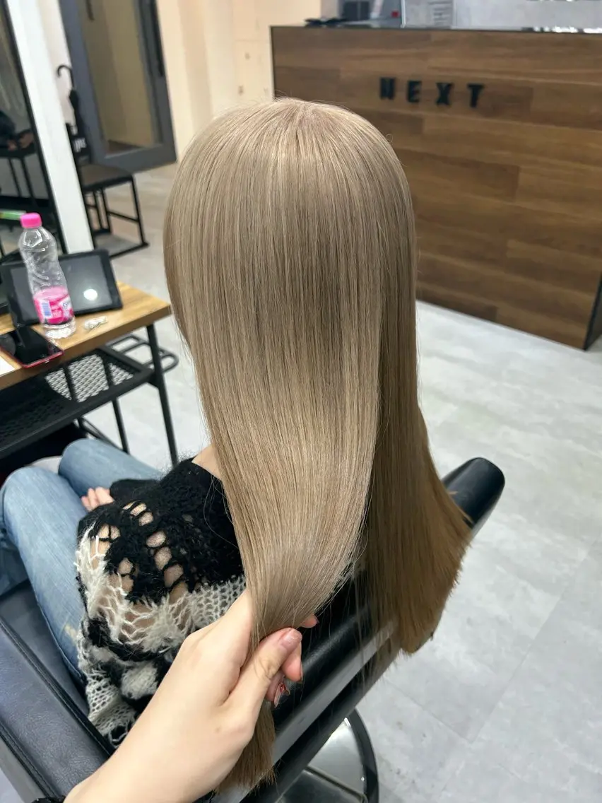 ロング カラー ベージュカラー ミルクティーベージュ ENA💗NEXT /ハイトーンエクステのヘアスタイル
