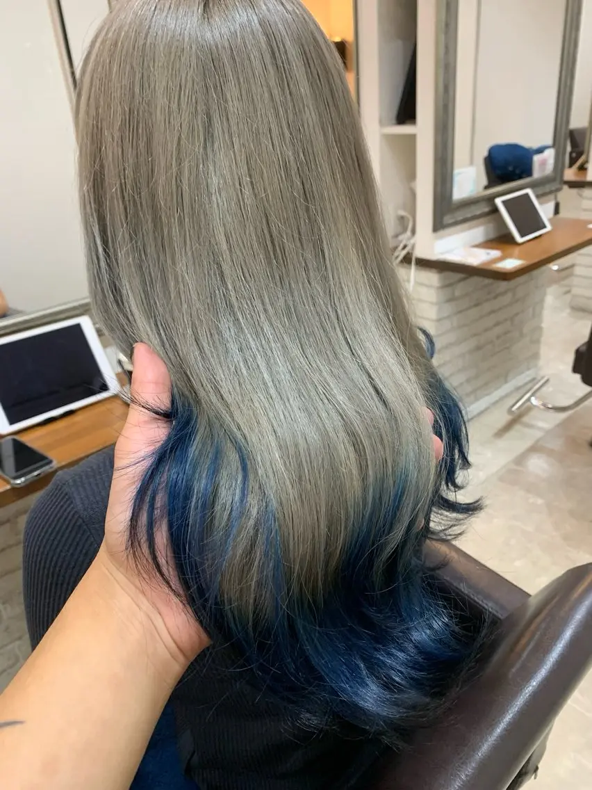 ロング カラー グラデーションカラー シルバー 清宮 涼太のヘアスタイル