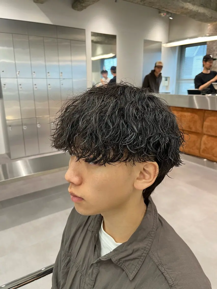 ショート パーマ メンズ ⚡メンズパーマフ ェードカットTomyのヘアスタイル