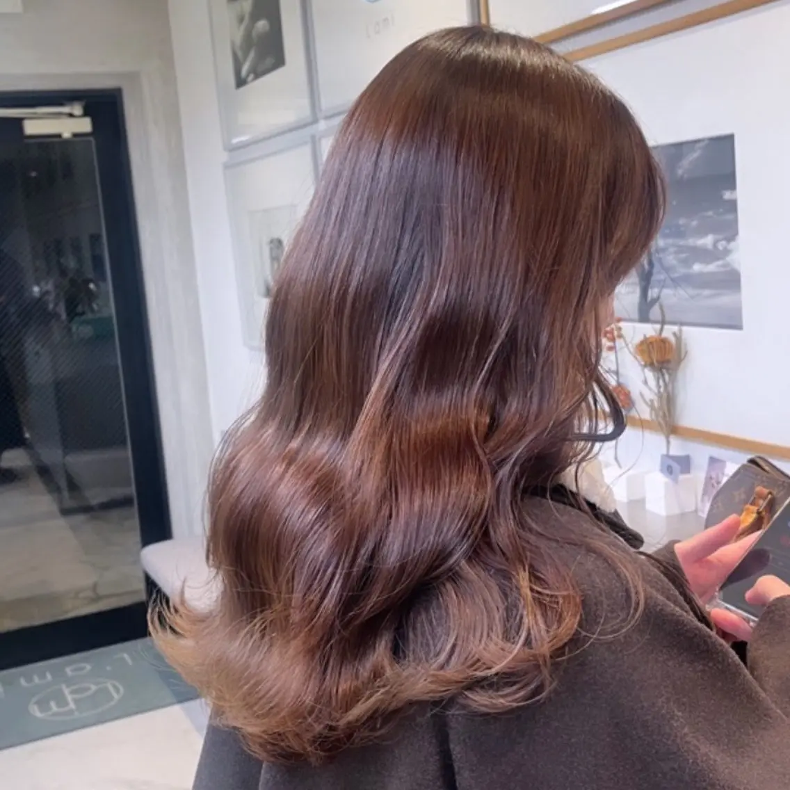 セミロング カラー ベージュカラー ブラウンカラー ブラウンベージュ 透明感カラー シアーブラウン ヘアカラー トリートメント ヘッドスパ ヘアセット カジュアルを女っぽく 𝗮𝘆𝗮𝗰𝗼のヘアスタイル
