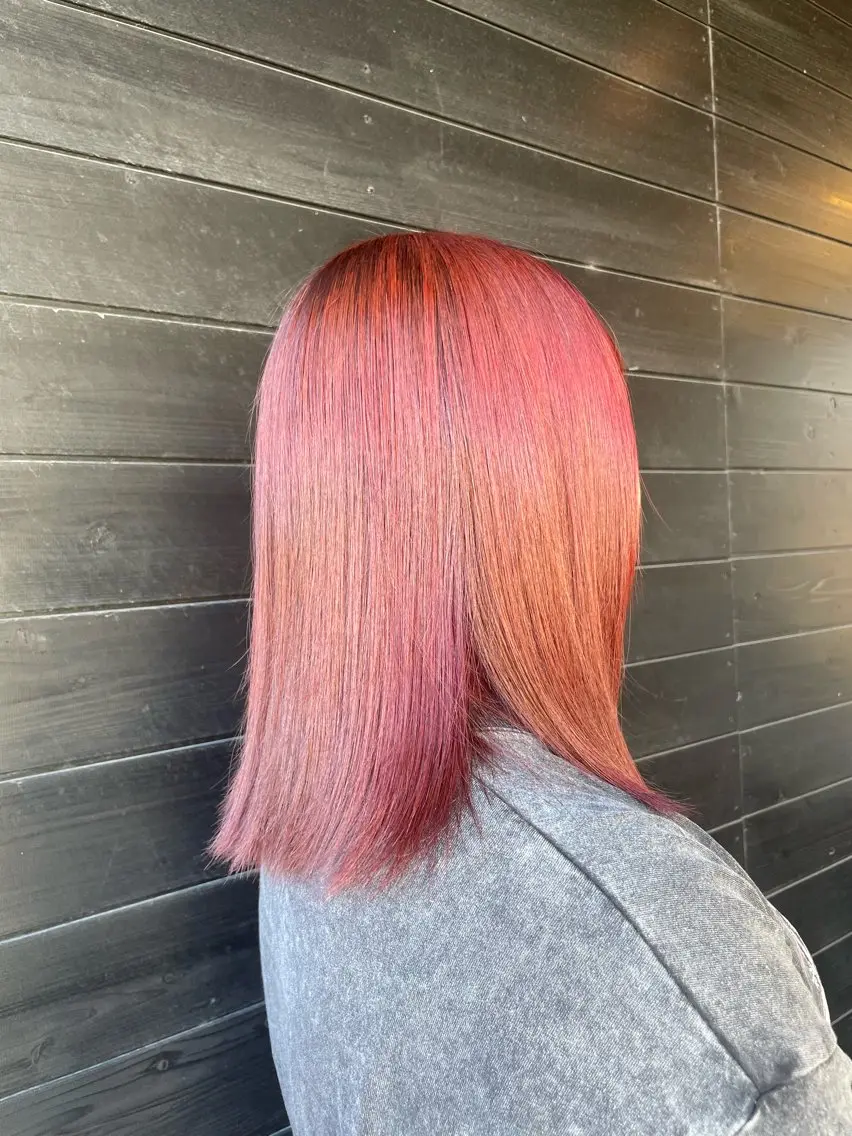 ミディアム 甲斐 愛梨のヘアスタイル