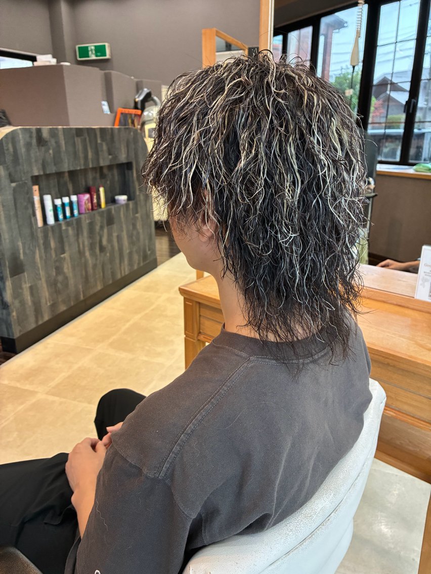 ミディアム カラー パーマ メンズ ミディアムパーマ メンズメッシュ メンズパーマ メッシュ カット ヘアカラー パーマ メンズ特化✨パーマス タイル大得意安田海斗のヘアスタイル