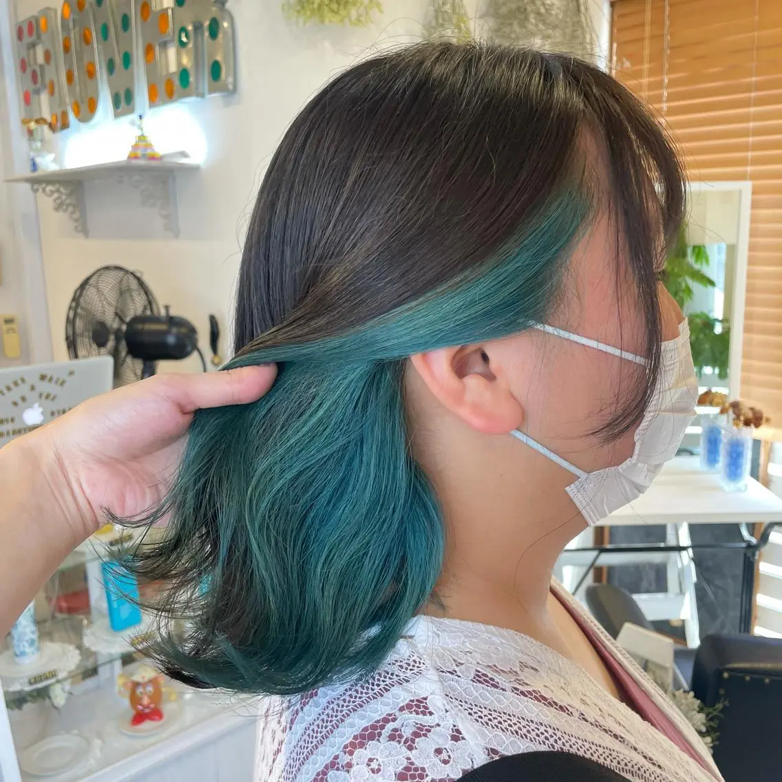 ミディアム インナーカラー 推し ブリーチ 髪質改善のヘアスタイル