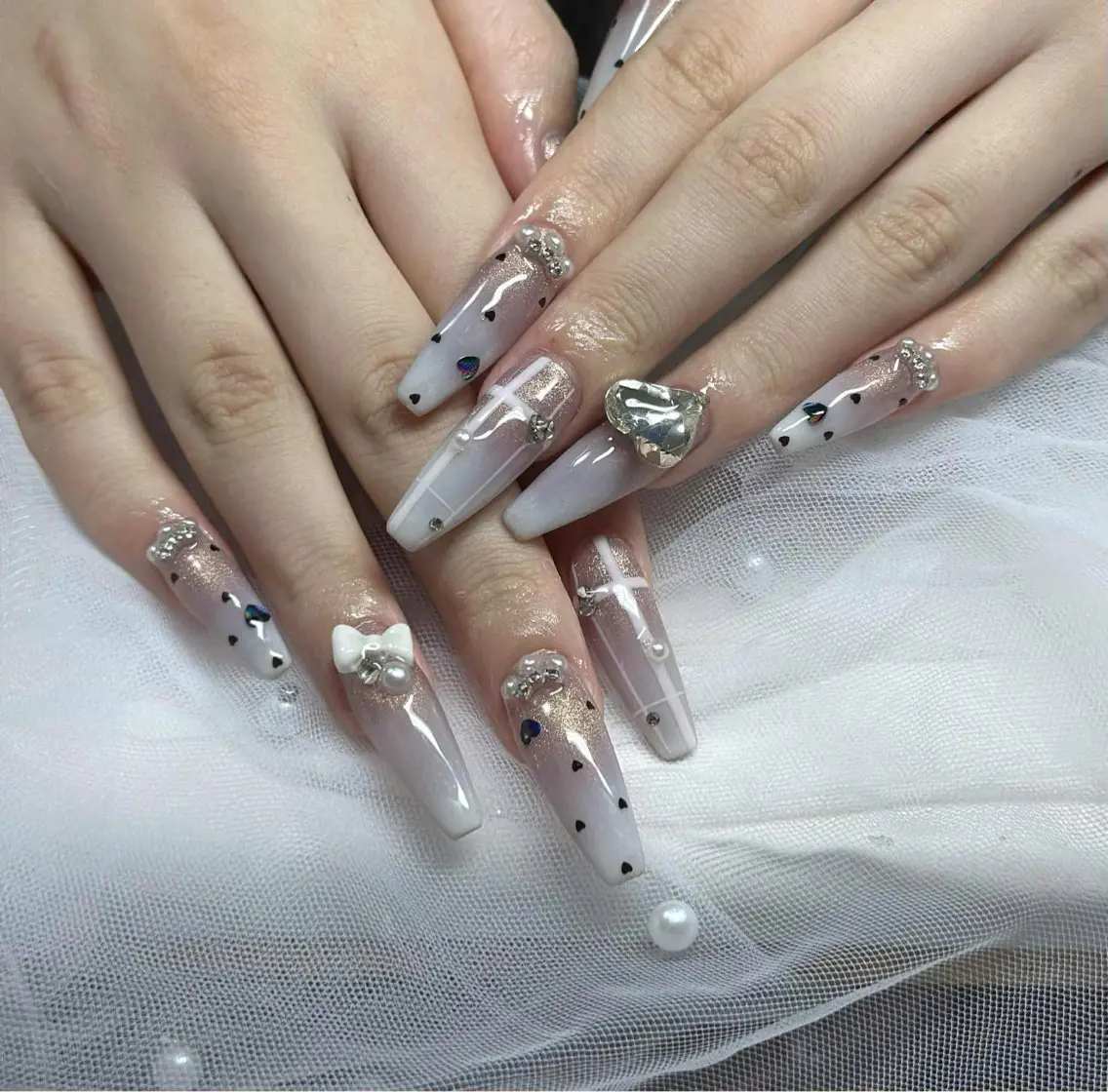 ネイル フレンチネイル ジェルネイル ガラスフレンチ ハロウィン ハート ハンドネイル H.baby Nail Salonのネイルデザイン
