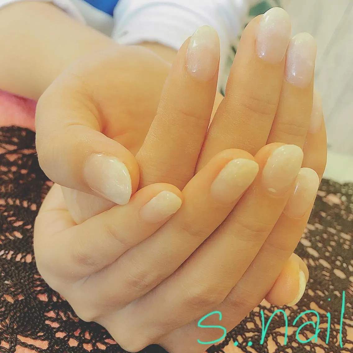ネイル オーロラネイル グラデーション キラキラネイル ラメ(グリッター) ホワイト s..nail / MORITAのネイルデザイン