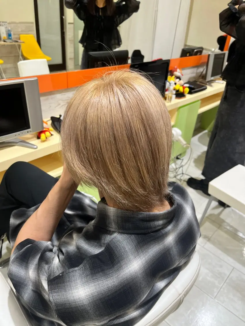 カラー メンズ メンズブリーチ ベージュカラー ブリーチ くぼたひより /モデル様募集中のヘアスタイル