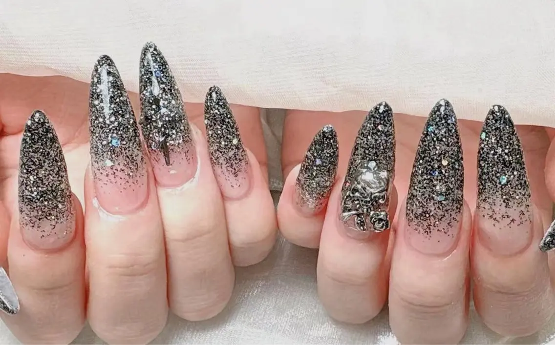 ネイル ブルー チークネイル フレンチネイル ハート ホログラムネイル 美爪パラジェル導入店 Sunnilyのネイルデザイン