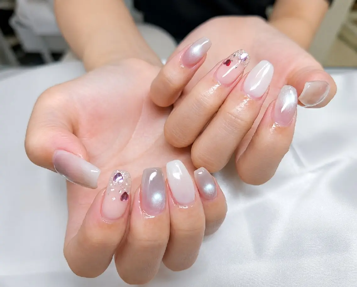 ネイル マグネットネイル 持ち込み オフィスネイル シンプルネイル ストーンネイル ハンドネイル Beaubie  nailサロンのネイルデザイン