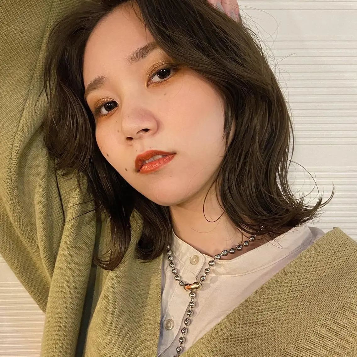 ミディアム アッシュ 小玉 杏華のヘアスタイル
