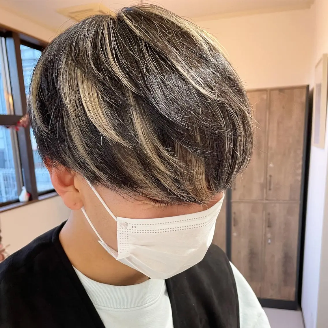 ショート ハイライト ヘアカラー 守屋 颯太のヘアスタイル