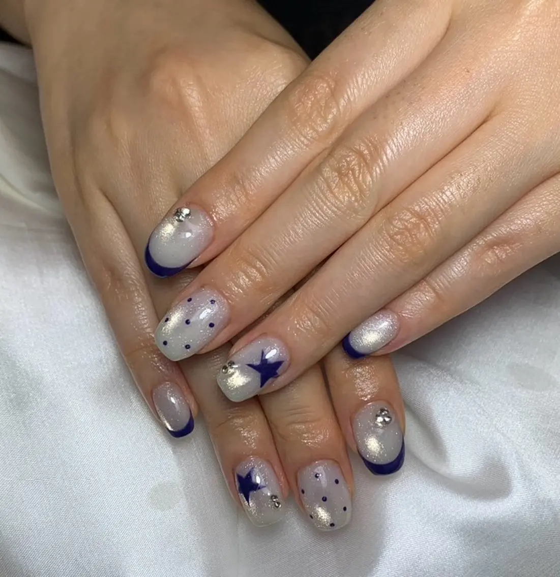 ネイル チークネイル 長さ出し フットネイル ジェルネイル 卒業式 𝓐𝓷𝓻𝓲 XiinhNailのネイルデザイン