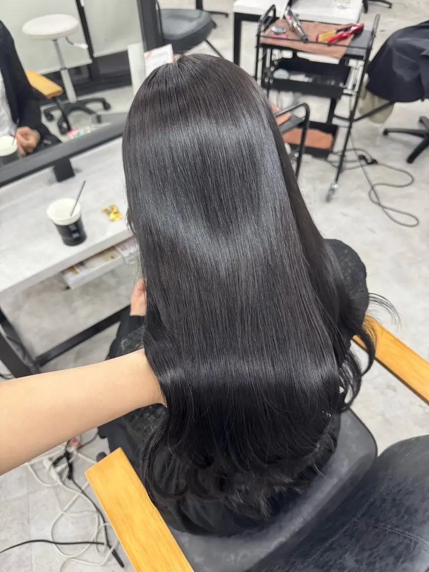 ロング カラー ベージュカラー ブリーチ ブラウンカラー ショコラブラウン ショコラグレージュ ヘアカラー トリートメント 赤み無し柔らかカラー 【梅田】madokaのヘアスタイル