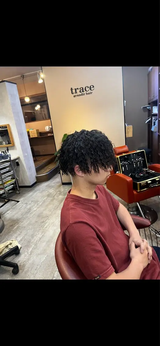 セミロング パーマ メンズ メンズパーマ セミロングパーマ カット パーマ trace こはくのヘアスタイル