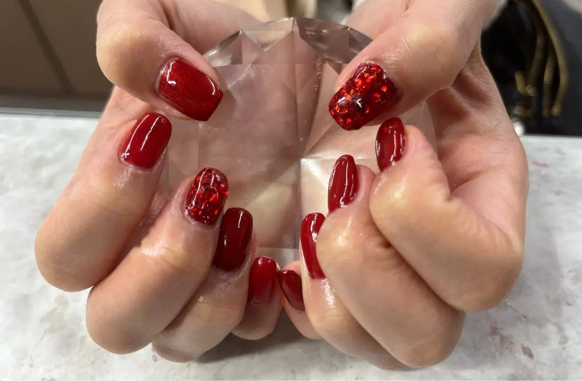 ネイル ラメ(グリッター) マグネットネイル 赤色 Nail ecxia ／Reikaのネイルデザイン