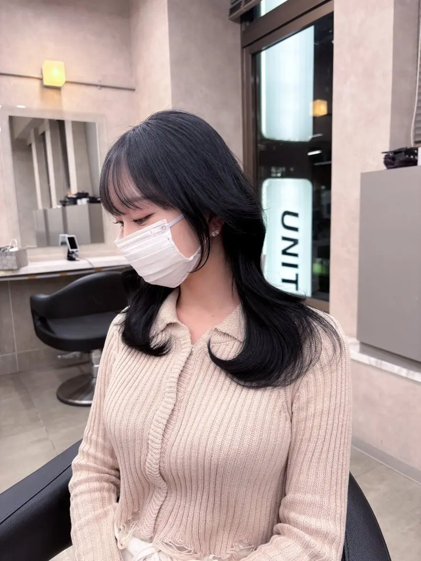 セミロング 抜け感レイヤー︴ ニュアンスカラーのヘアスタイル