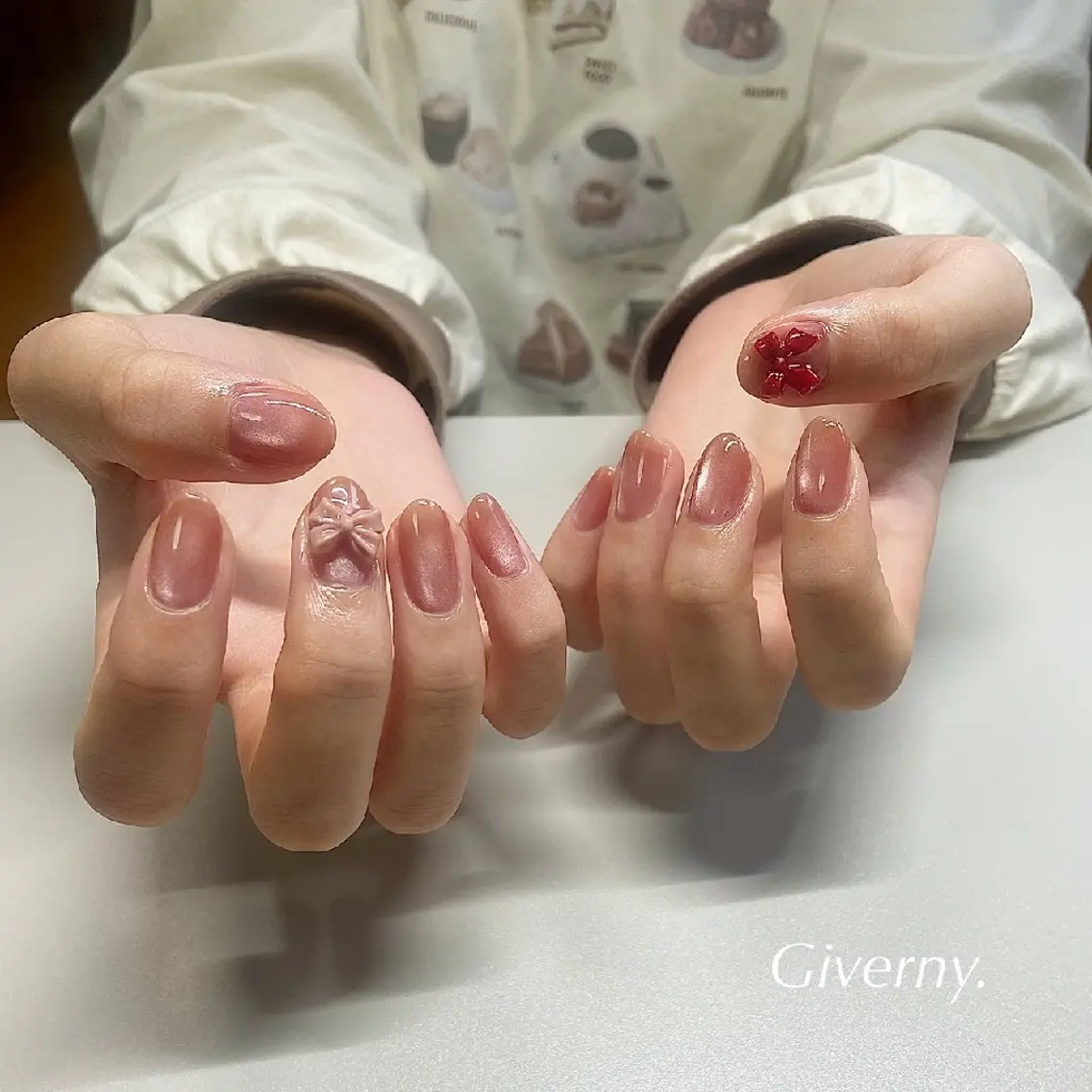 ネイル マグネットネイル リボン ハンドネイル Giverny .のネイルデザイン