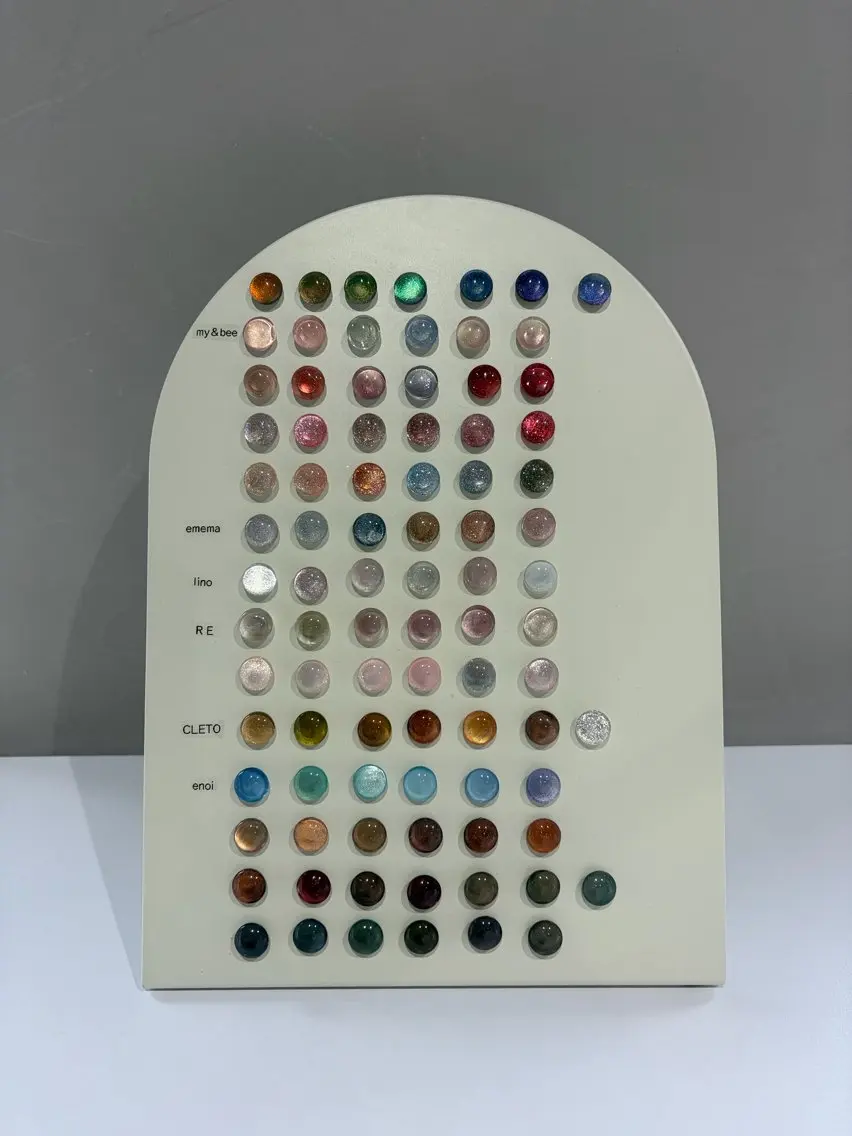 ネイル マグネットネイル eyelash& nailsalonMのネイルデザイン