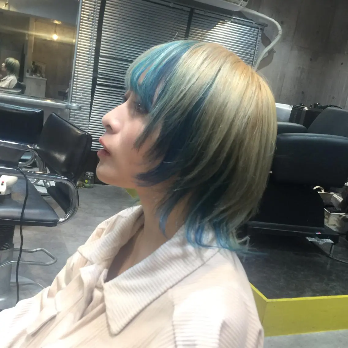 ミディアム ブリーチ/ウルフ特化 渋谷カルチャー交差点のヘアスタイル