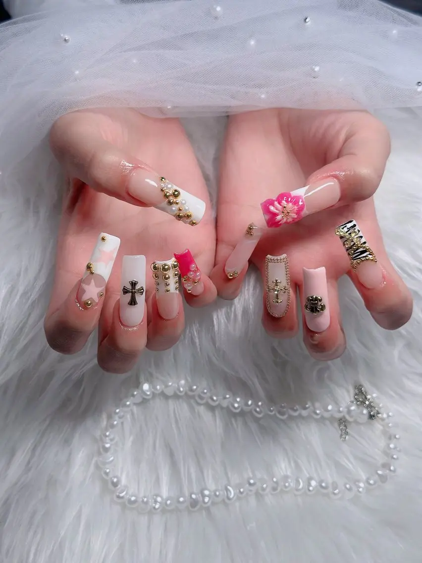 ネイル オーロラネイル フレンチネイル ジェルネイル ハロウィン キラキラネイル ハンドネイル H.baby Nail Salonのネイルデザイン