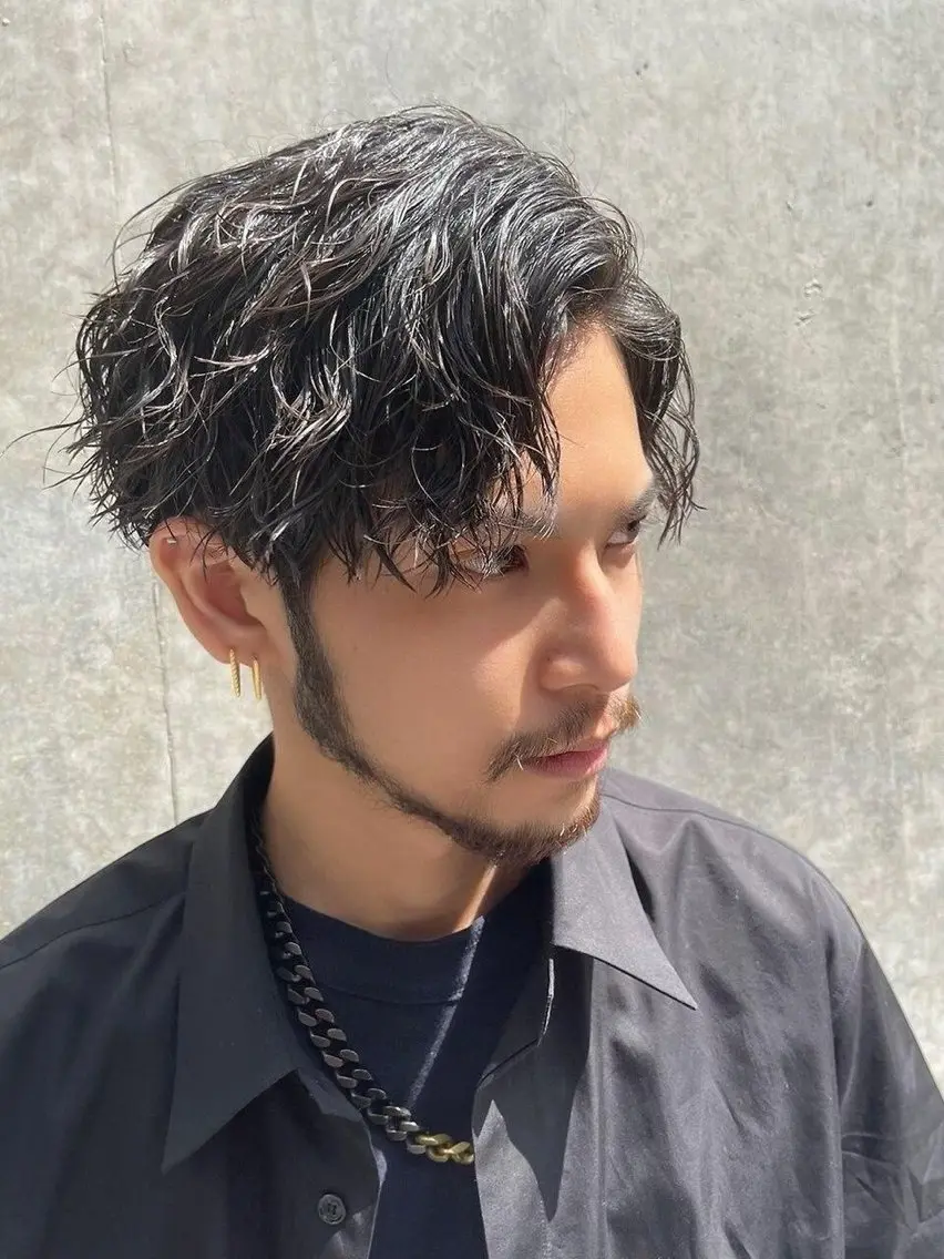 『緩いカール感で大人っぽい雰囲気を出したい人にオススメ👀👀』カット+スパイラルパーマの写真