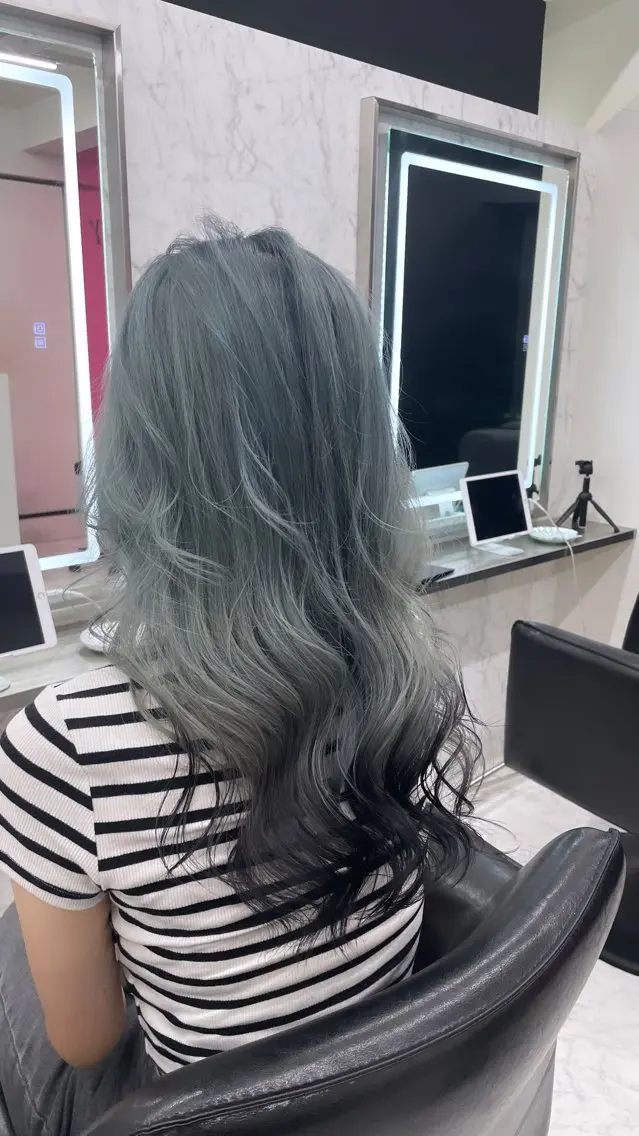 ロング カラー ハイトーンカラー ヘアカラー JPCY MIRIYAのヘアスタイル