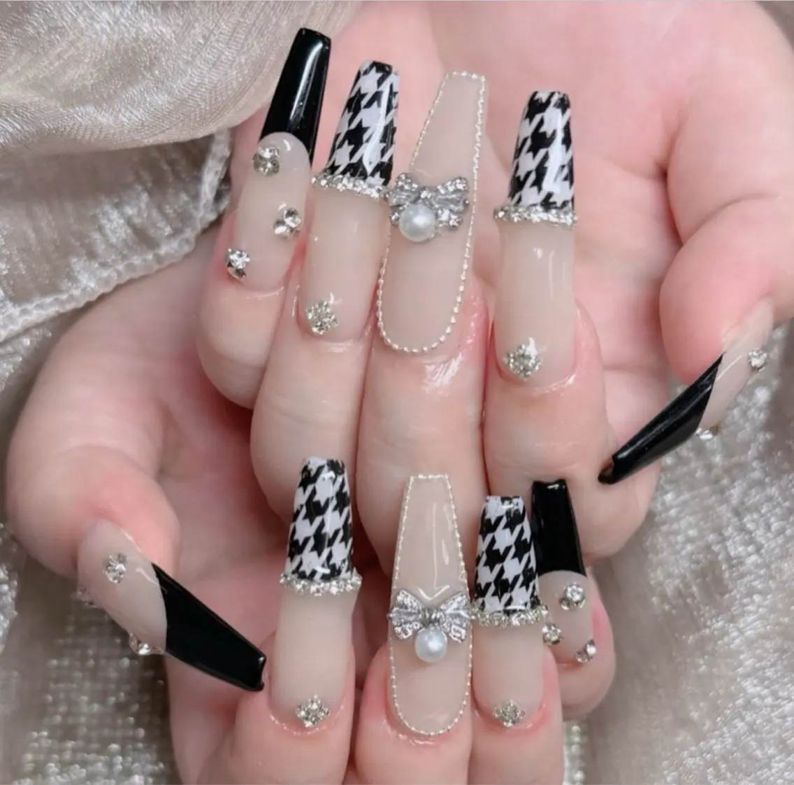 ネイル オーロラネイル フレンチネイル ジェルネイル ハロウィン 韓国ネイル ハンドネイル H.baby Nail Salonのネイルデザイン