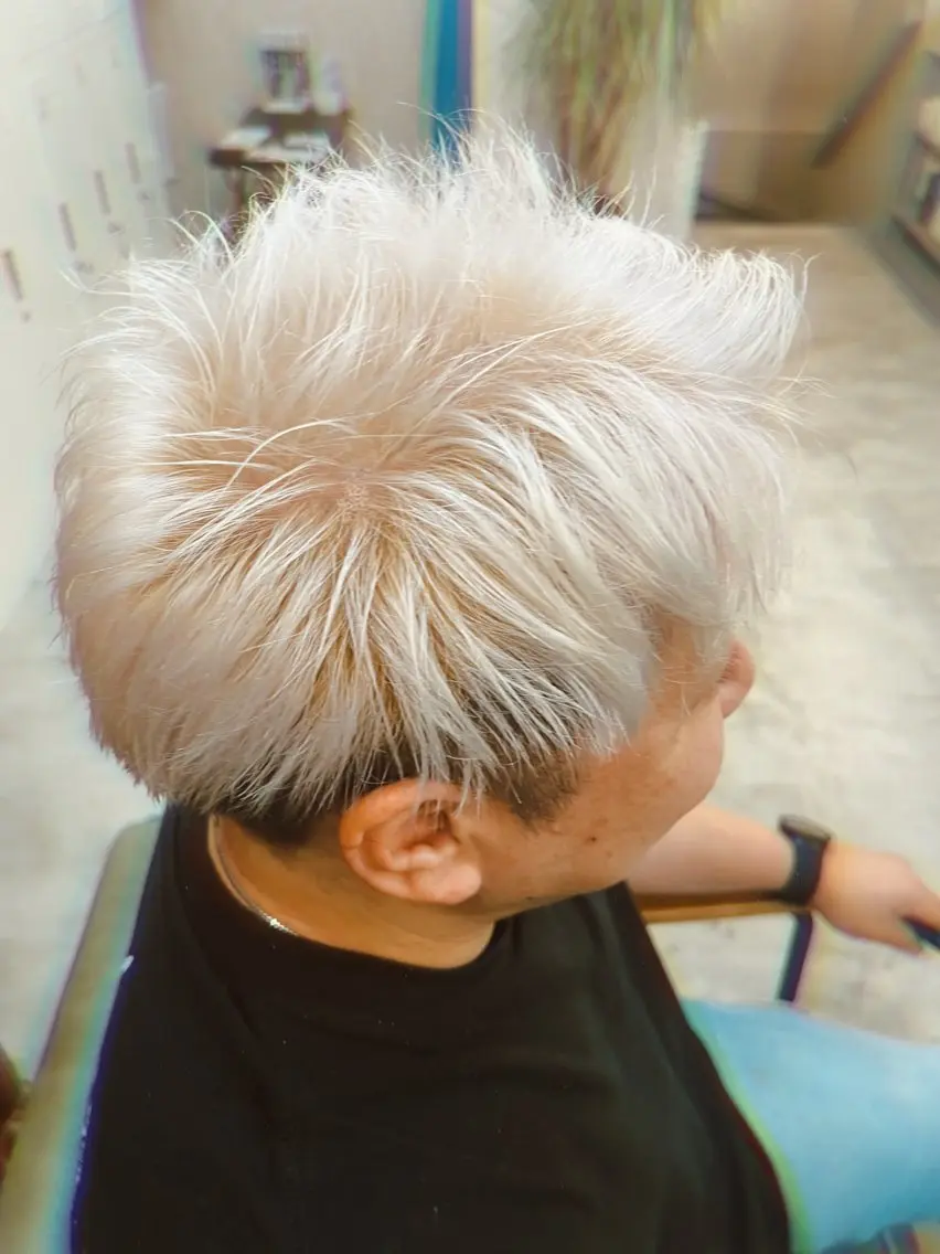 ショート メンズ メンズブリーチ カラー特化⭐️💫 RIKU💠のヘアスタイル