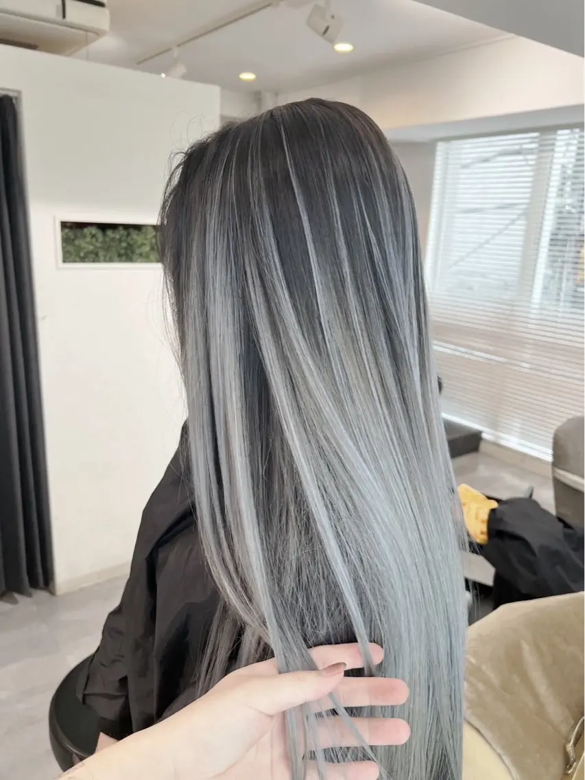 ロング カラー バレイヤージュ グレージュ レイヤーカット 指名数No.1 /NAOYAのヘアスタイル