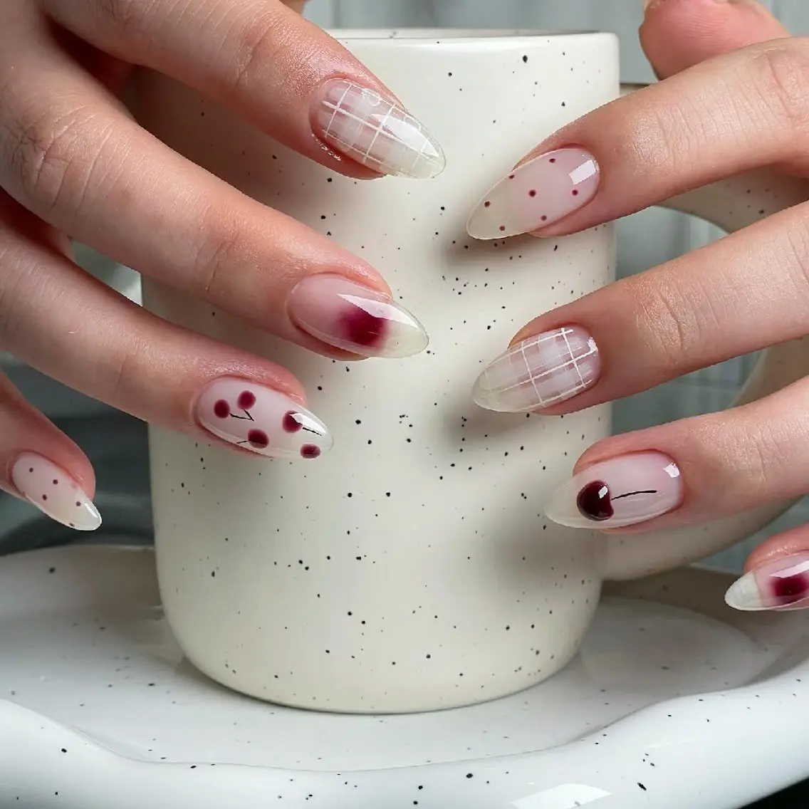ネイル チークネイル フレンチネイル ジェルネイル ガーリー キラキラネイル ハンドネイル UM Nail Salonのネイルデザイン