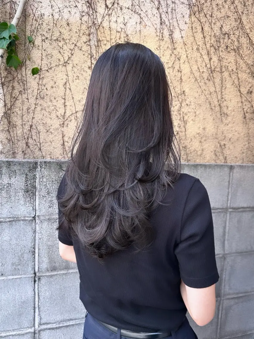 ロング カラー ダークグレー ダークグレージュ グレージュ レイヤーカット カット ヘアカラー トリートメント 吉田 光佑のヘアスタイル