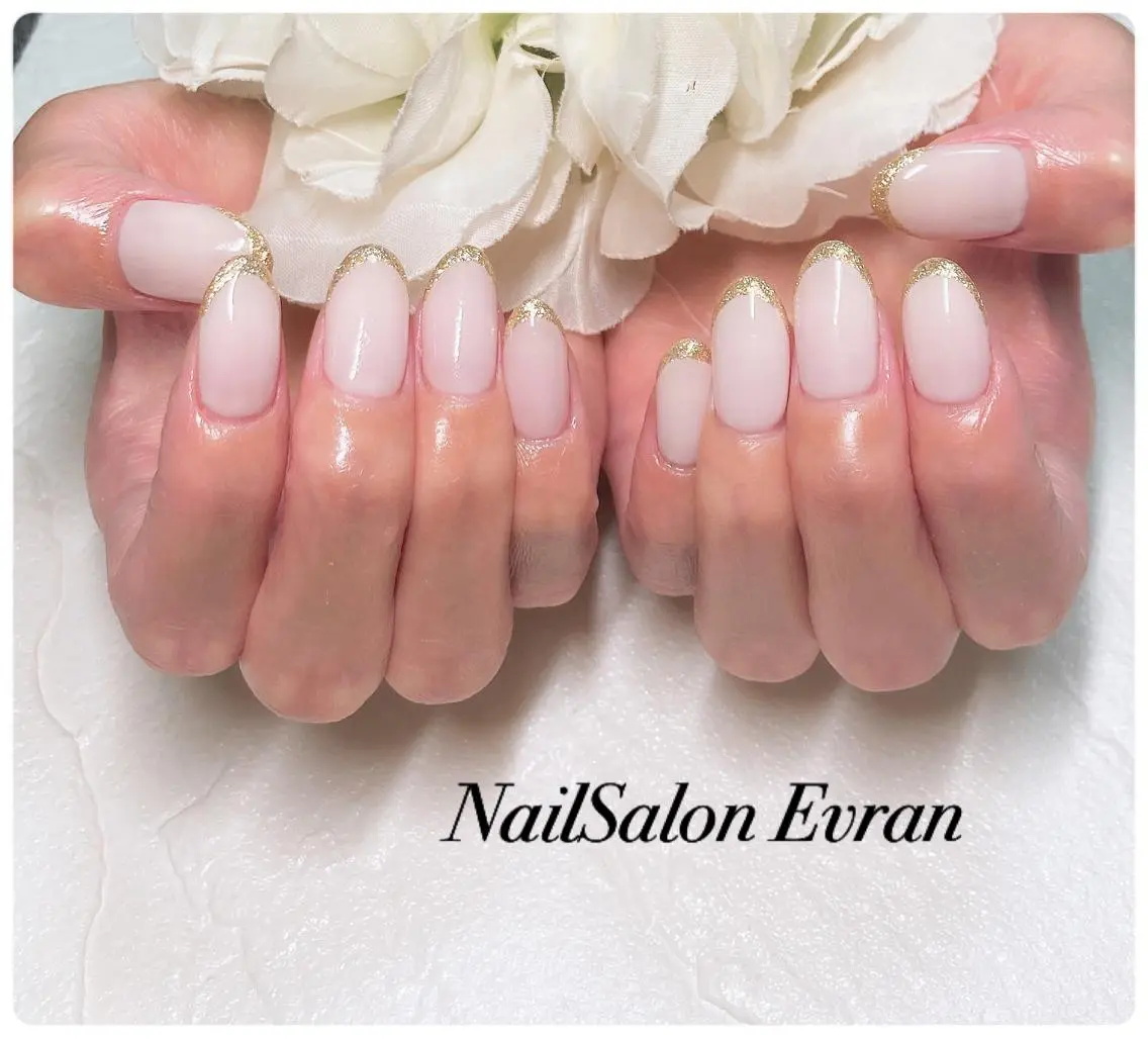 ネイル アートネイル フレンチネイル マグネットネイル 持ち込み ニュアンスネイル ハンドネイル Nail salon Evranのネイルデザイン